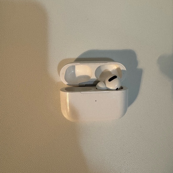 Apple AirPods Pro - White - Picture 4 of 7